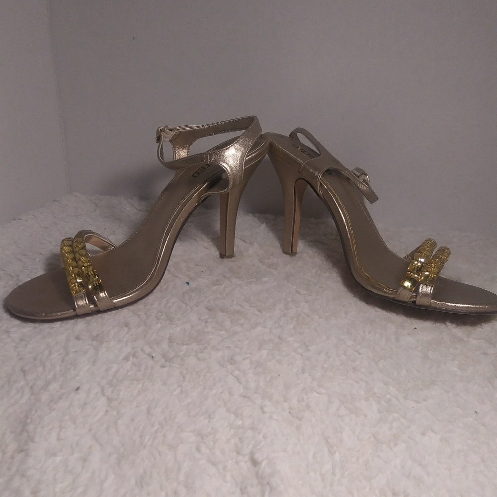 Unlisted shoe